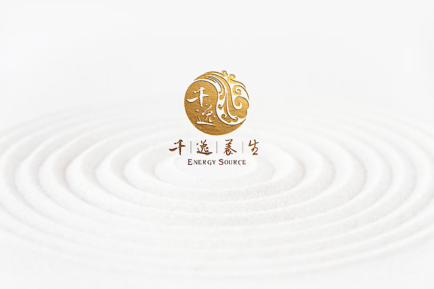 千逸养生品牌标识与禅意沙纹